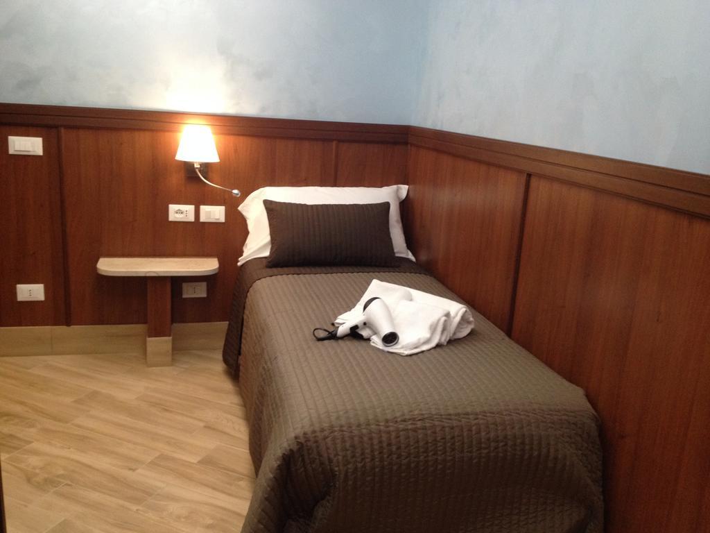 Bed and Breakfast Residenza Matteucci Рим Екстер'єр фото