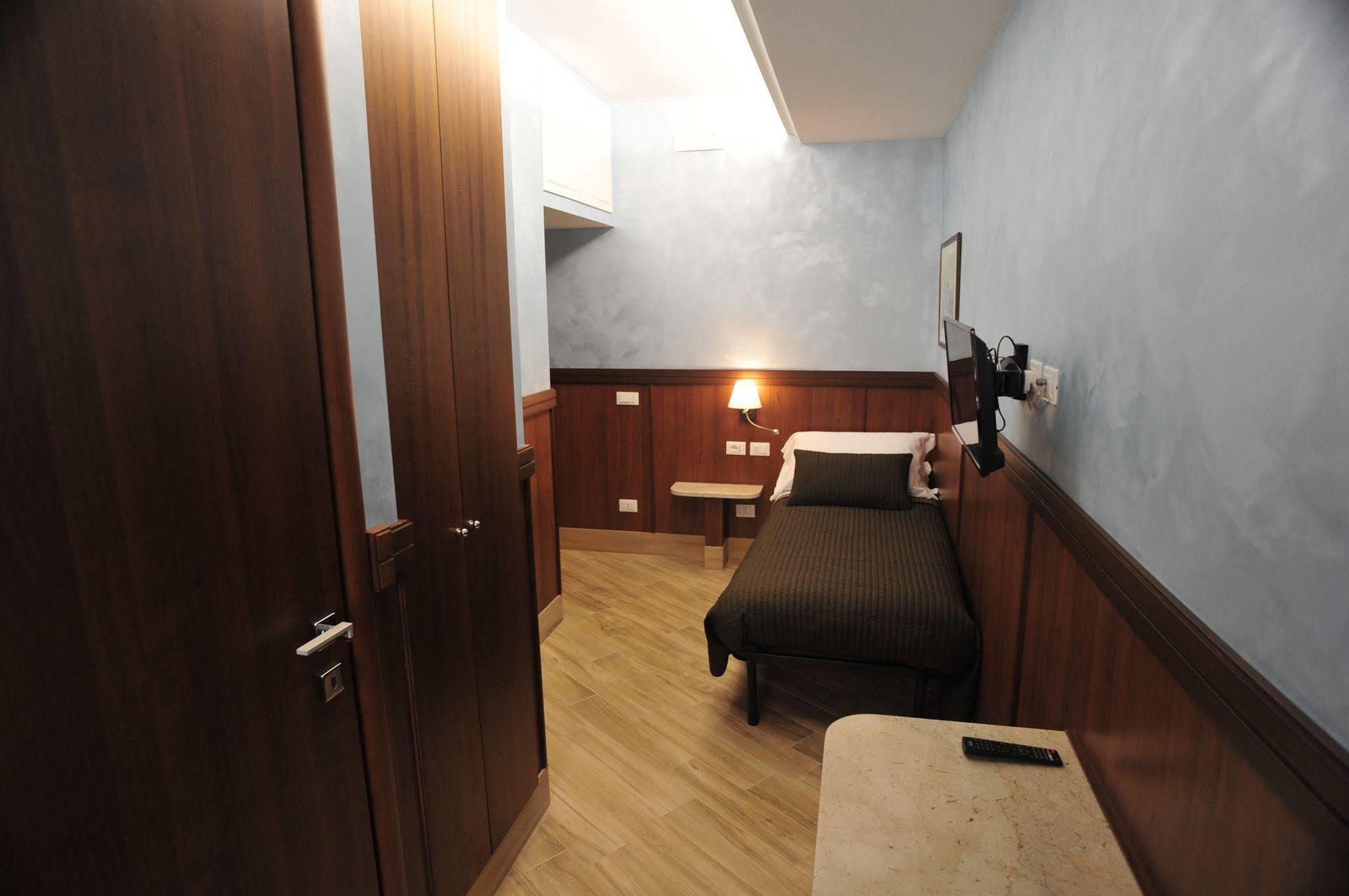 Bed and Breakfast Residenza Matteucci Рим Екстер'єр фото